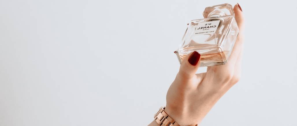 15 nejprodávanějších dámských parfémů, které nikdy nevyjdou z módy